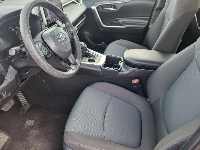 Used 2025 Toyota RAV4 XLE AWD/4WD image 11