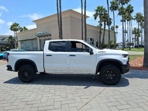 Used 2024 Chevrolet Silverado 1500 ZR2 w/ Technology Package AWD/4WD image 4