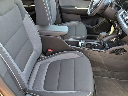 Used 2025 Chevrolet TrailBlazer LT AWD/4WD image 31