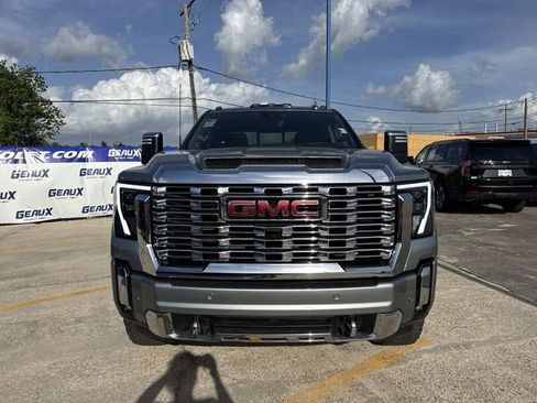 Used 2024 GMC Sierra 2500 Denali w/ Denali Reserve Package AWD/4WD image 4