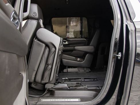 Used 2021 Chevrolet Suburban LT RWD image 26