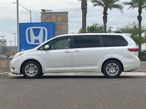 Used 2016 Toyota Sienna XLE w/ XLE Navigation Package image 7