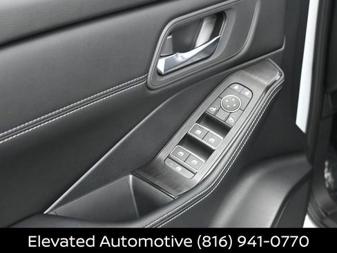 Certified 2025 Nissan Rogue SL AWD/4WD image 16
