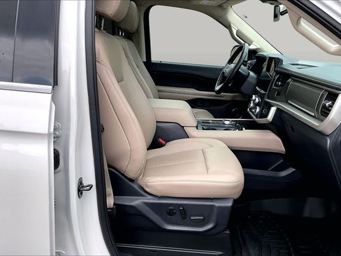 Used 2024 Ford Expedition XLT RWD image 9