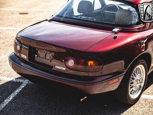 Used 1995 MAZDA MX-5 Miata M-Edition image 16