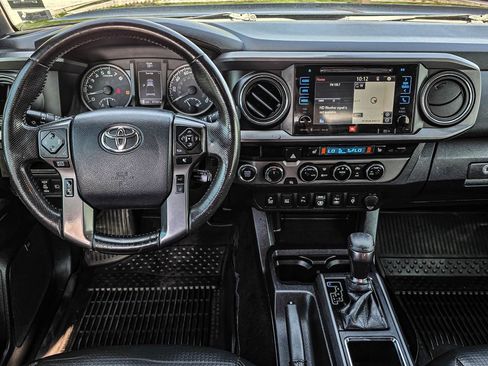 Used 2018 Toyota Tacoma TRD Off-Road AWD/4WD image 35