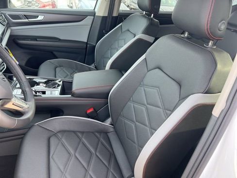 New 2026 Volkswagen Atlas Peak Edition image 8