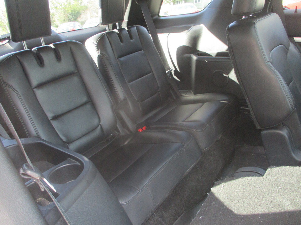 Used 2017 Ford Explorer XLT w/ Equipment Group 202A FWD image 22