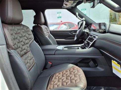 New 2025 Nissan Armada Platinum image 6