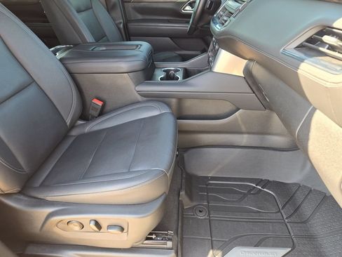 Used 2023 Chevrolet Tahoe Z71 w/ Luxury Package AWD/4WD image 15