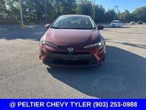Used 2025 Toyota Corolla LE FWD image 2