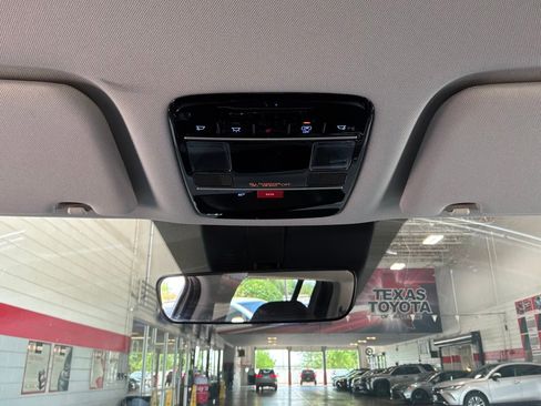 Used 2025 Hyundai Santa Fe SEL FWD image 17