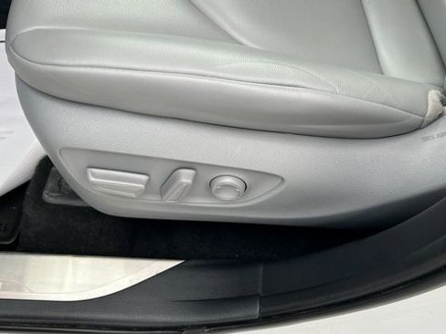 Used 2021 Toyota Highlander XLE image 24