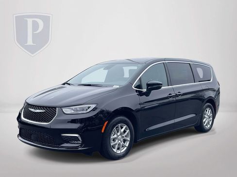 New 2026 Chrysler Pacifica Select image 4