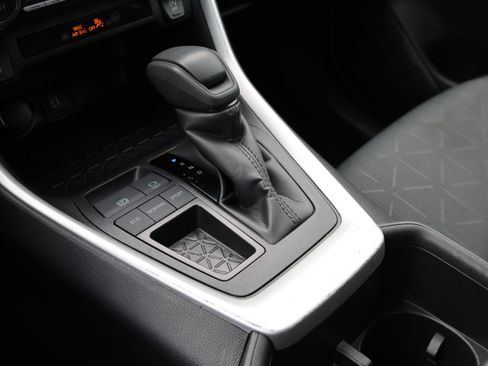 Certified 2025 Toyota RAV4 XLE FWD image 33