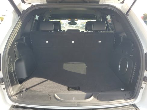 Used 2022 Jeep Grand Cherokee Laredo X image 7