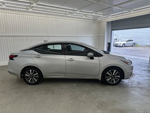 Used 2020 Nissan Versa SV image 4