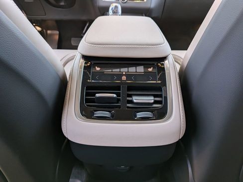 New 2026 Volvo XC90 B6 Ultra w/ Protection Package image 4