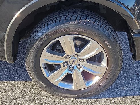 Used 2015 Ford F150 Platinum w/ Equipment Group 701A Luxury image 7