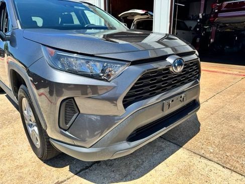 Used 2022 Toyota RAV4 LE AWD/4WD image 9