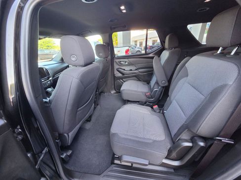 Used 2023 Chevrolet Traverse LT w/ LPO, Cargo Package AWD/4WD image 9
