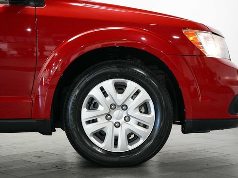 Used 2019 Dodge Journey SE FWD image 4