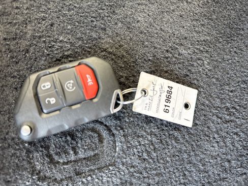 Used 2021 Jeep Wrangler Unlimited Rubicon AWD/4WD image 22