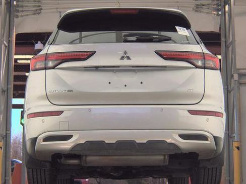 Used 2023 Mitsubishi Outlander SE image 4