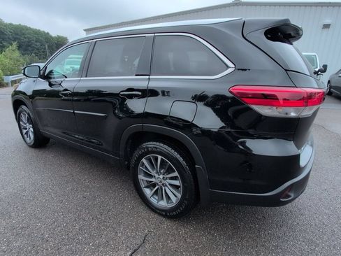 Used 2019 Toyota Highlander XLE AWD/4WD image 4