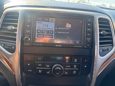 Used 2012 Jeep Grand Cherokee Overland AWD/4WD image 32