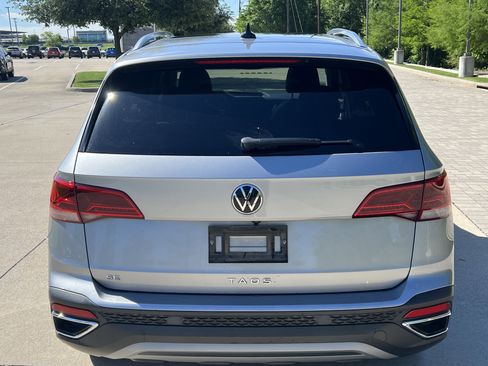 Certified 2023 Volkswagen Taos SE w/ Panoramic Sunroof Package FWD image 9