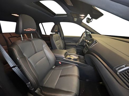 Used 2025 Honda Ridgeline TrailSport image 13