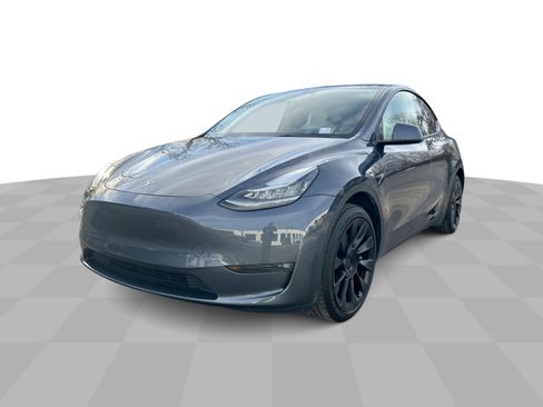 Used 2023 Tesla Model Y Long Range image 1