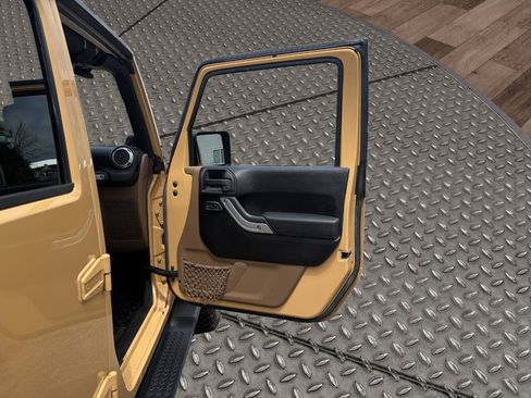 Used 2014 Jeep Wrangler Unlimited Rubicon w/ Dual Top Group AWD/4WD image 17
