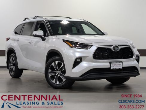 Used 2024 Toyota Highlander XLE AWD/4WD image 1