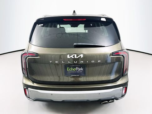 Used 2023 Kia Telluride EX w/ EX Captain's Chair Package FWD image 7