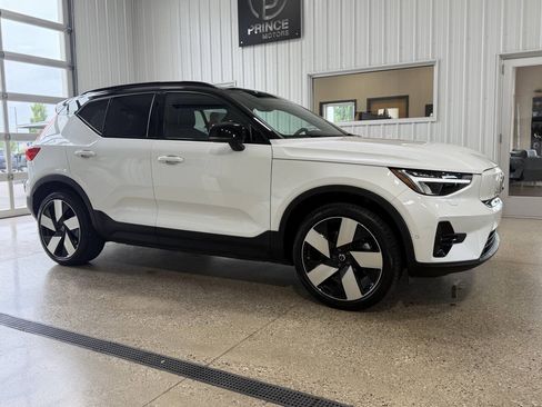 Used 2023 Volvo XC40 Recharge Plus w/ Protection Package Premier AWD/4WD image 39
