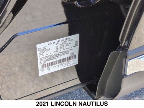 Certified 2021 Lincoln Nautilus Reserve image 30