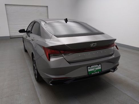 Used 2021 Hyundai Elantra Limited image 6
