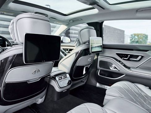Used 2021 Mercedes-Benz Maybach S 580 4MATIC image 35