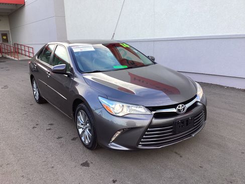Certified 2016 Toyota Camry XLE image 2