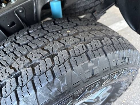 Used 2023 Toyota Tacoma TRD Off-Road w/ Black Out Package (TMS) AWD/4WD image 25