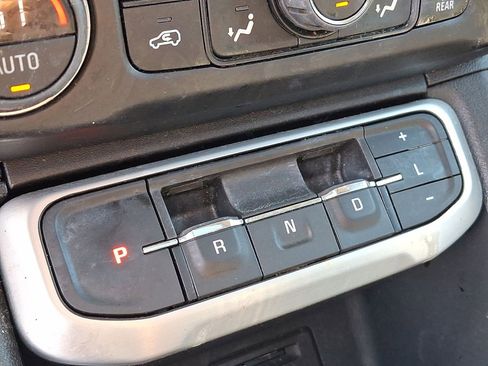 Certified 2023 GMC Acadia SLT w/ Technology Package image 16