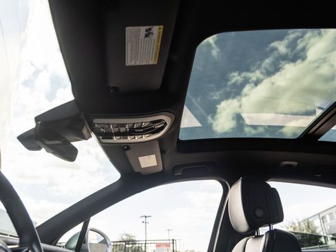 Certified 2026 Porsche Macan AWD/4WD image 26
