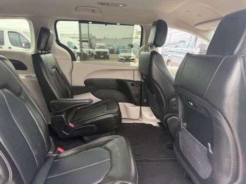 Used 2024 Chrysler Pacifica Touring-L FWD image 13