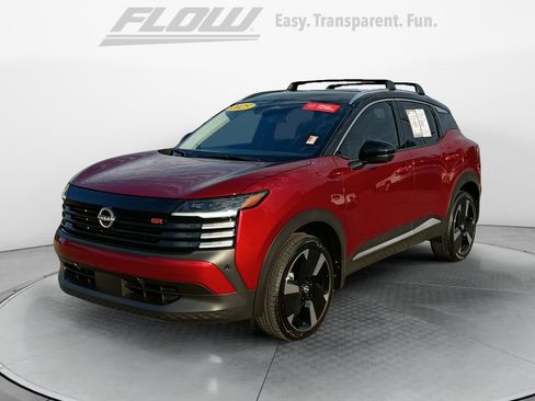 Used 2025 Nissan Kicks SR FWD image 3