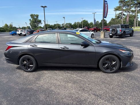 Used 2021 Hyundai Elantra SEL FWD image 5