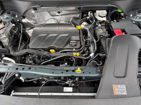 Used 2025 Chevrolet Trax LT FWD image 31