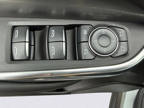 Used 2024 Cadillac XT4 Premium Luxury w/ Technology Package AWD/4WD image 26