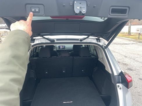 Used 2025 Nissan Rogue SV image 19